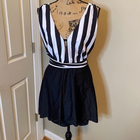 NWOT Striped Crisscross Knot Plunging One Piece Swimsuit - Picture 2 of 4